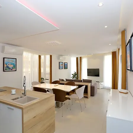 Art Gallery Apartment Murter