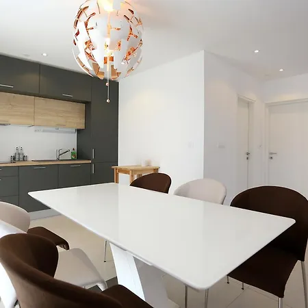 Art Gallery Apartment Murter