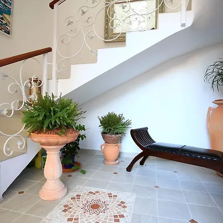 Art Gallery Apartment Murter